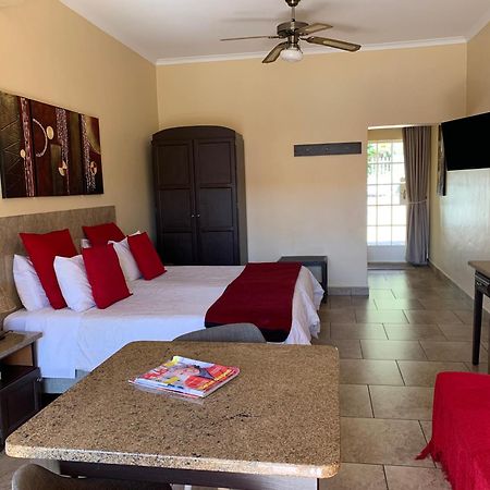 Auberge Guest Lodge Mbombela Ngoại thất bức ảnh