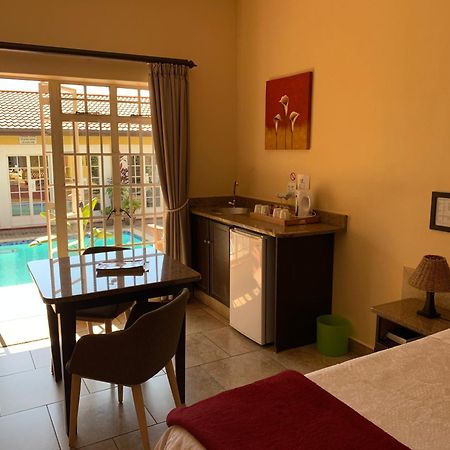 Auberge Guest Lodge Mbombela Ngoại thất bức ảnh